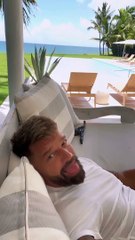Ricky Martin se da un chapuzón en el Río Chavón