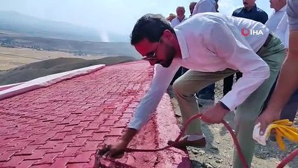 Şarkışla'da Muhsin Yazıcıoğlu anısına dev Türk bayrağı yapıldı