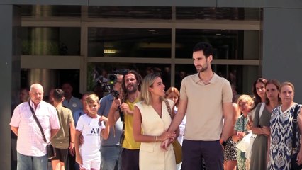 Sergio Rico celebra junto a Alba Silva “un cumpleaños diferente” tras salir del hospital