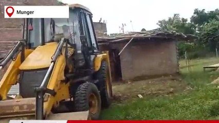 मुंगेर: असरगंज में चला प्रशासन का बुलडोजर, कार्रवाई से मचा हड़कंप, देखें वीडियो