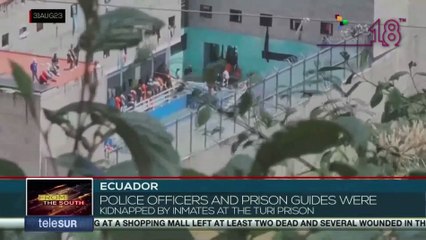 Скачать видео: Prisoners from six penitentiaries hold guards and police hostage in Ecuador