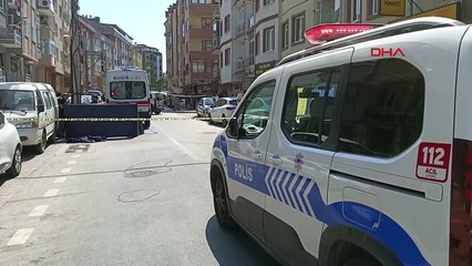 Le moment de l'attaque de la personne qui a tué le frère tueur à Bursa reflété sur la caméra de sécurité