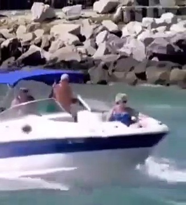 Elle voulait bronzer sur le bateau, elle va être servie