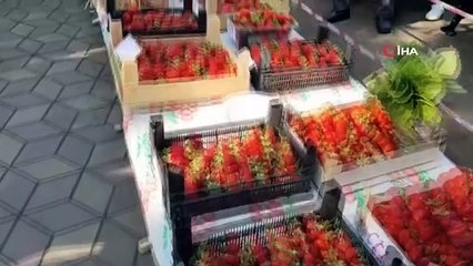 Les dames montrent leurs talents avec des plats locaux