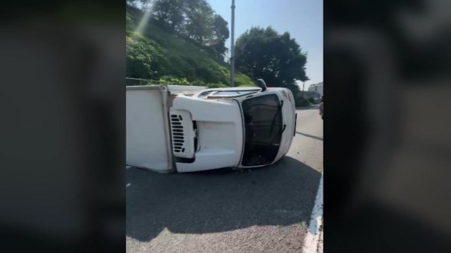 인천 제2경인고속도로 화물차 3대 추돌...1명 경상 / YTN