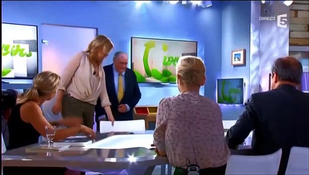 Le passage tendu de Valérie Trierweiler dans C à vous