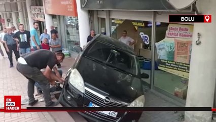 Bolu'da el frenini çekmeyi unuttuğu araç ortalığı birbirine kattı