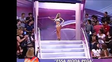 Cette jeune femme porte-t-elle vraiment un bikini ?