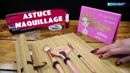 Astuce maquillage : ranger vos pinceaux avec une natte de bambou