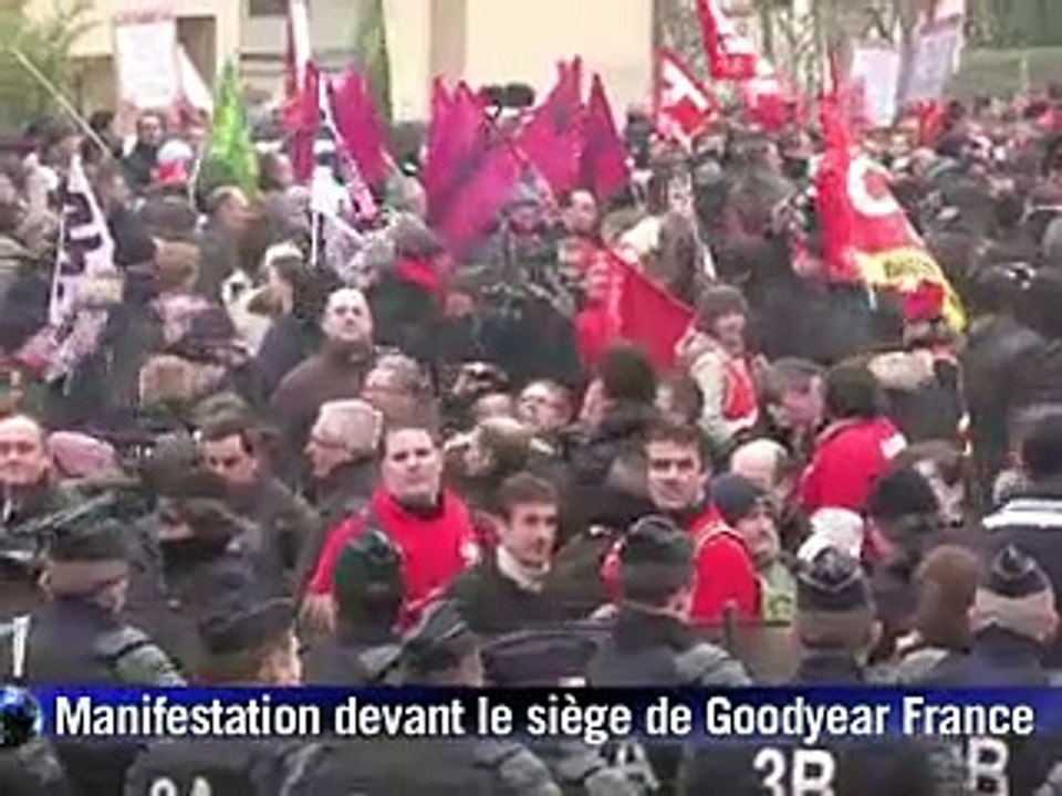 Plans sociaux: Goodyear présente son projet, PSA conclut ses négociations