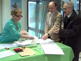 Les Algériens de France votent pour élire leurs députés en Algérie