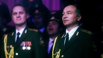 Un choeur de policiers russes interprète "Get Lucky" des Daft Punk