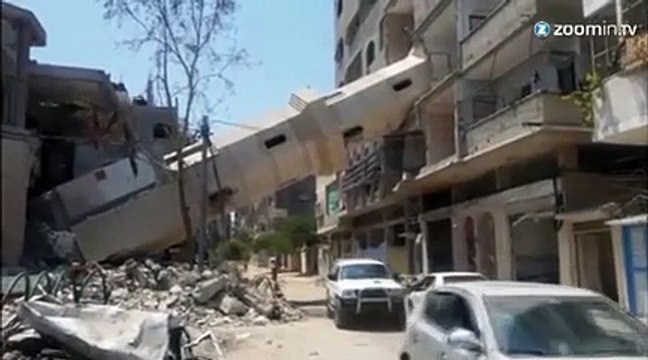 Des Palestiniens prient au milieu des décombres