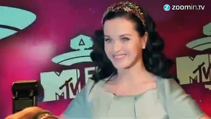 Le corps de rêve de Katy Perry, nue pour Moschino
