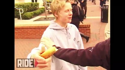 Une voiture de police renverse un skateur et repart