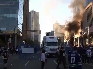 Battu sur la glace, Vancouver mis à feu et à sang par des vandales