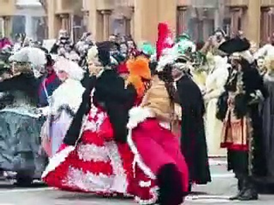 Lancement du carnaval de Venise avec le "saut de l'ange" à Saint-Marc