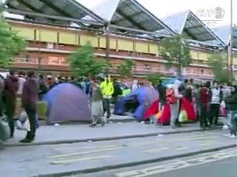 Evacuation d'un campement de plusieurs centaines de migrants à la halle Pajol à Paris