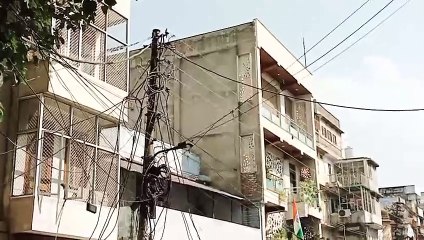 मनमानी की केबल... पोल पर लटक रहे तार, बदरंग हो रहा शहर, निगम बेपरवाह