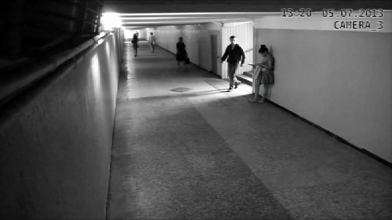 Se voleur se fait mettre KO par une jeune fille