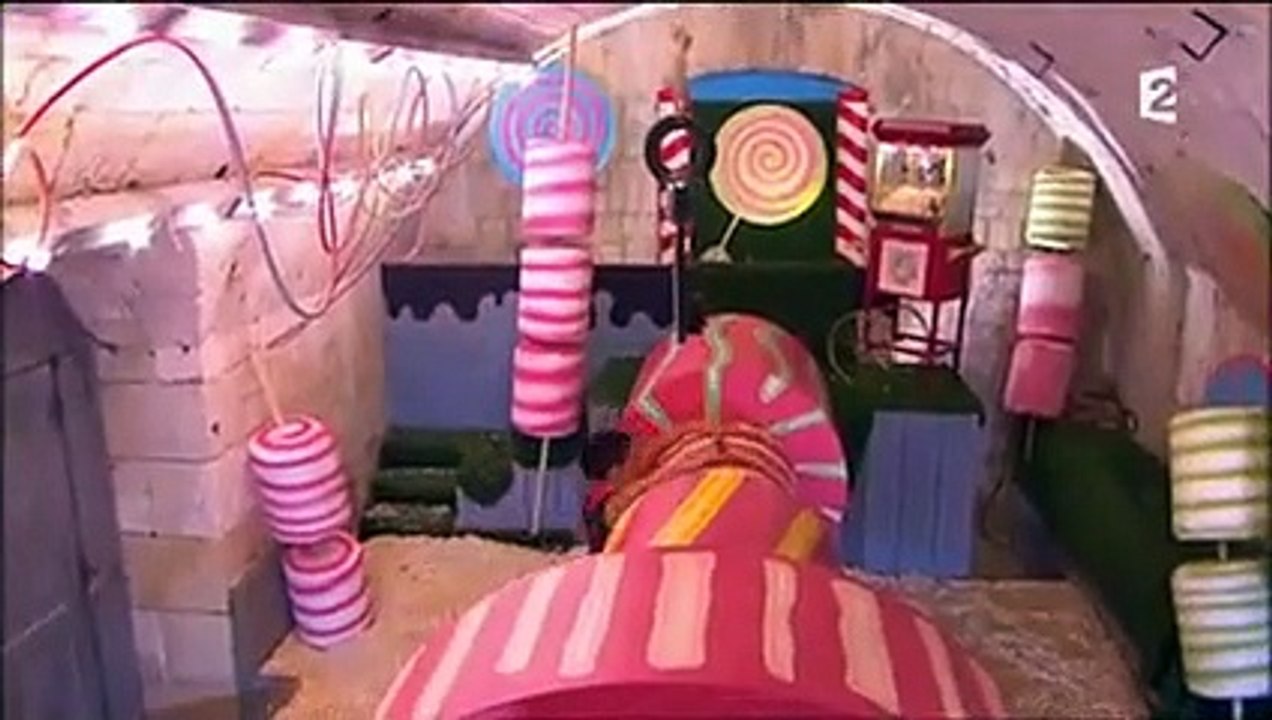 Priscilla sexy dans l'épreuve des cylindres de Fort Boyard