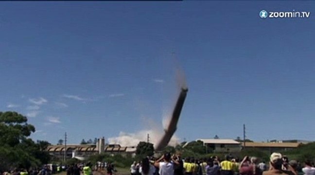 Une tour de 200 mètres de haut détruite d'un coup