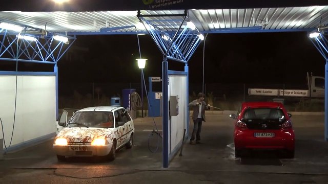 Rémi Gaillard terrorise des passants pour Halloween