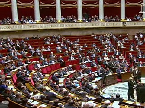 Les pro-Kadhafi reprennent Ras Lanouf, le chef de la diplomatie libyenne fait défection