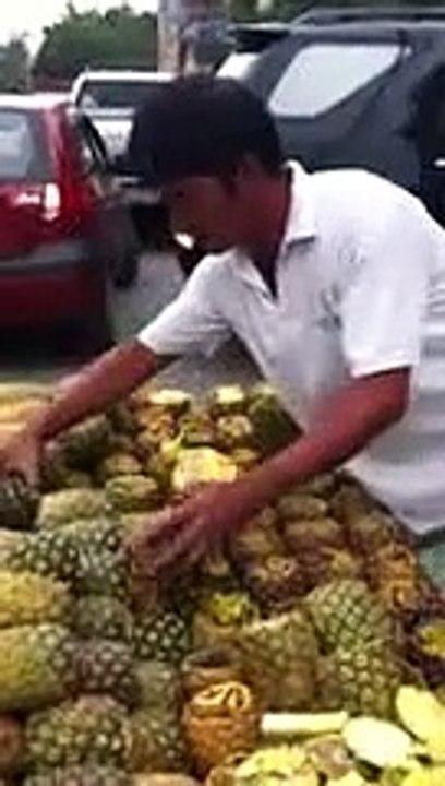 Comment peler un ananas en 50 secondes