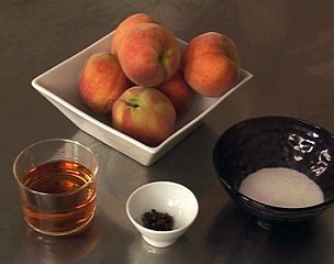Pêches flambées au Grand Marnier
