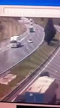 Choc : un accident effrayant filmé par des caméras de surveillance sur l'A61