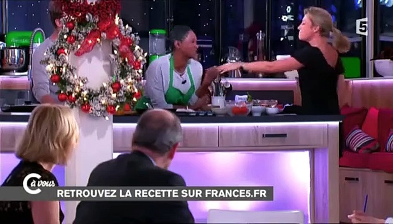 Allusions coquines et  fou rire pour Anne Sophie Lapix et Babette de Rozières sur le plateau de C à vous