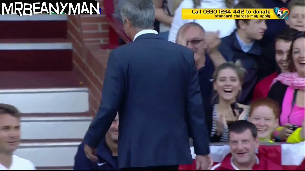 José Mourinho rentre sur le terrain pour tacler un joueur