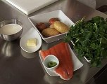 Crème de cresson, saumon mariné à l'huile de wasabi