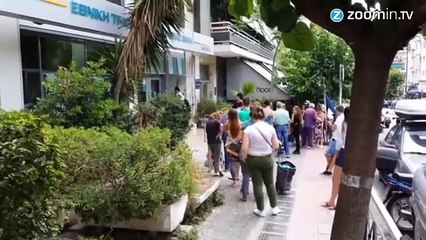 En Grèce, les distributeurs de billets pris d'assaut