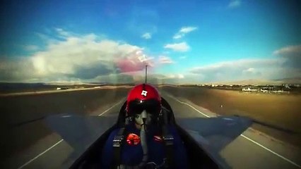 Ce pilote de chasse monte à 4 500 m d'altitude en 45 secondes !
