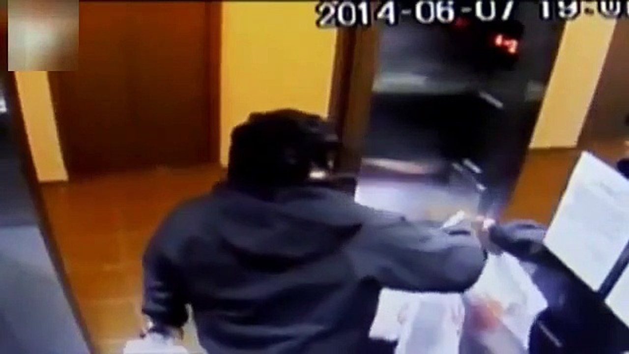 Un homme pris au piège dans un ascenseur fou Vidéo Dailymotion