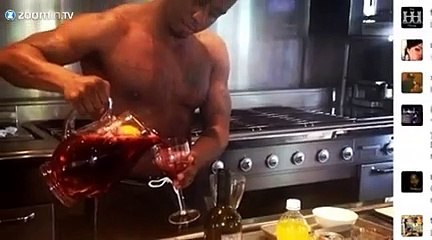 P. Diddy squatte la piscine avec sa maman