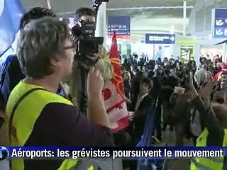 Aéroports: nouveau vote des grévistes lundi sur la suite du mouvement