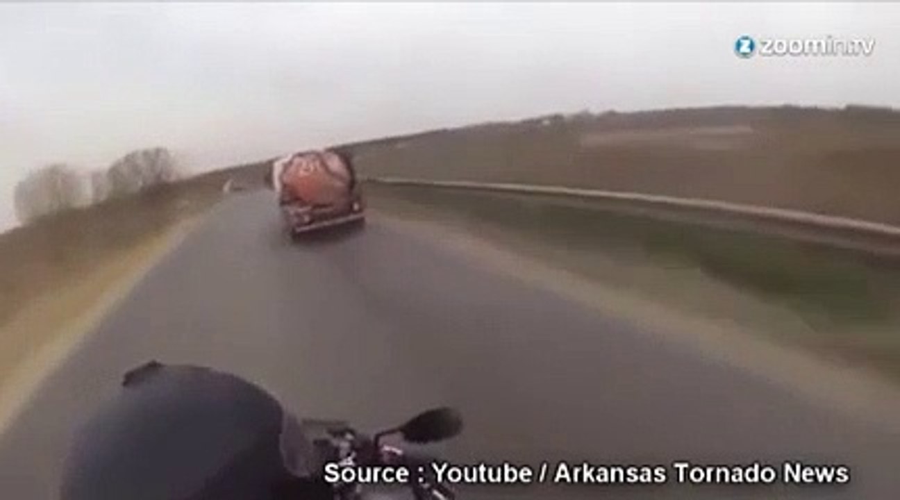 Moto vs camion : victoire par KO du poids lourd