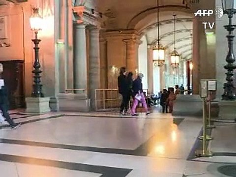 Procès Neyret: l'ancien super-flic condamné à deux ans et demi de prison ferme