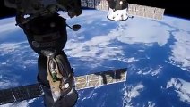 Une comète vue de puis l'ISS, la station spatiale internationale