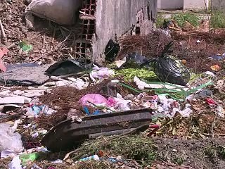 Tunisie: face au laisser-aller général, égouts et décharges débordent