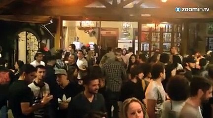 Tout le monde s'embrasse à la fête du sexe!