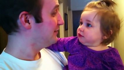 Une petite fille prend peur en découvrant son père sans barbe
