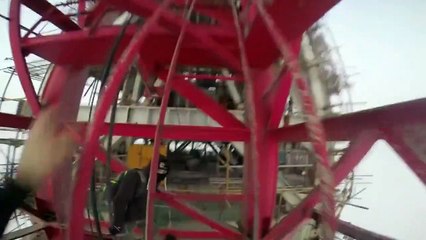 Ils escaladent la tour de Shangai (650m) sans protection