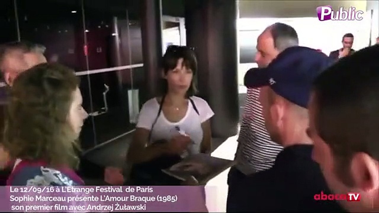Sophie Marceau : Avec un simple T-shirt, elle sait mettre ses atouts en avant !
