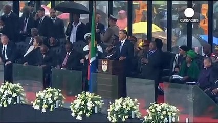 Hommage à Mandela : l'interprète en langue des signes était un imposteur