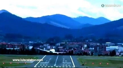 Download Video: Bilbao : il atterrit malgré des rafales de vents !