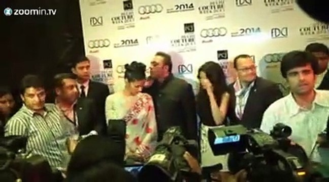 Freida Pinto se lance dans le strip-tease!